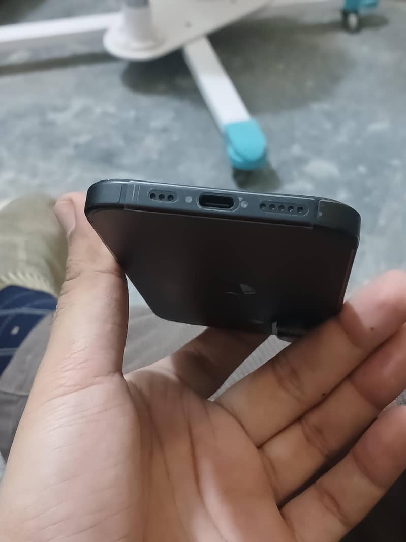 Apple iPhone 16 8