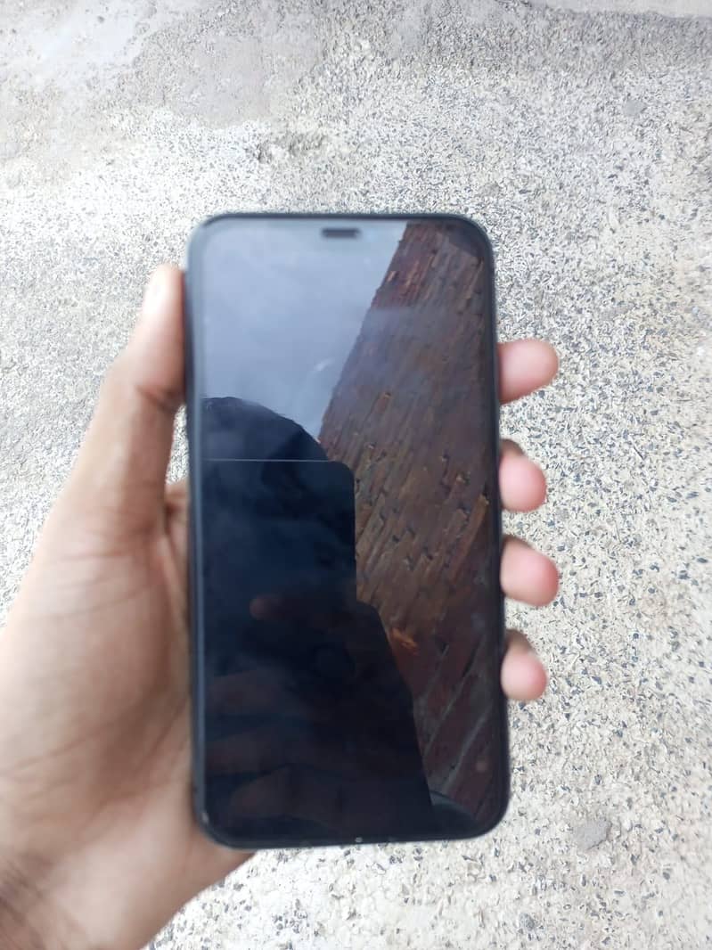 Apple iPhone 11 0