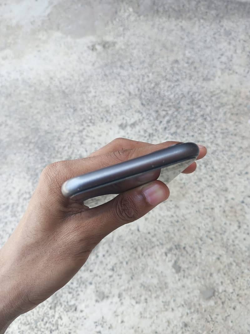 Apple iPhone 11 3