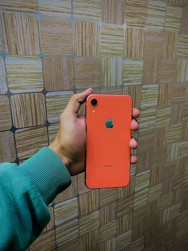 Apple iPhone XR  0