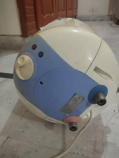 boss electric geyser in v good condition