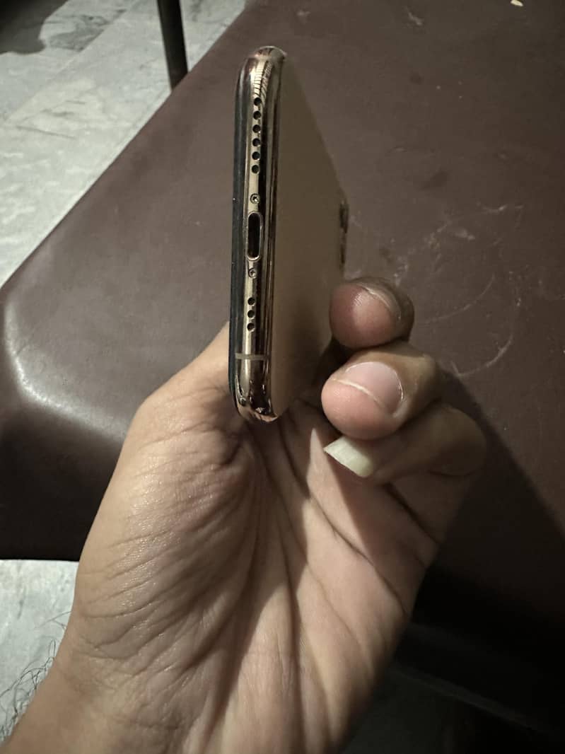 Apple iPhone 11 Pro 4