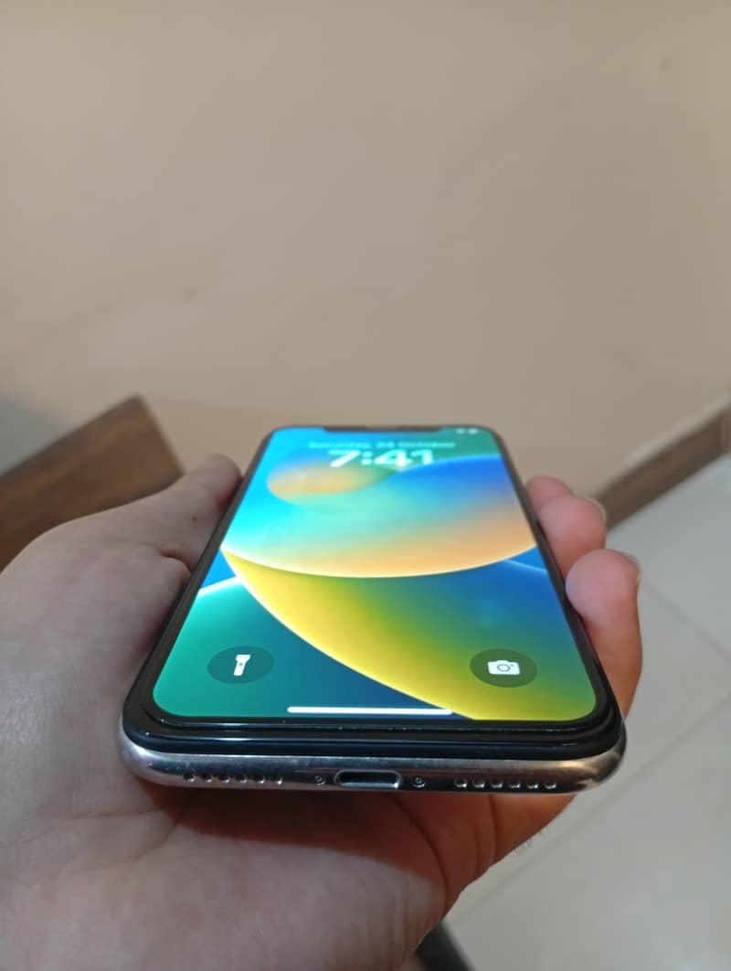 Apple iPhone X 4