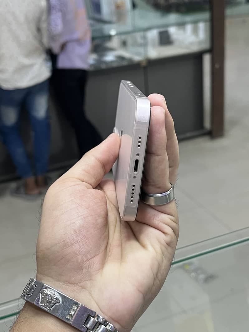 Apple iPhone 13 4