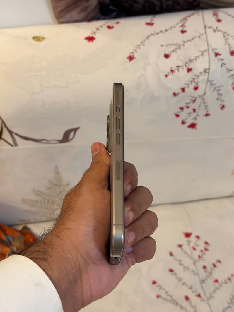 Apple iPhone 15 Pro 3