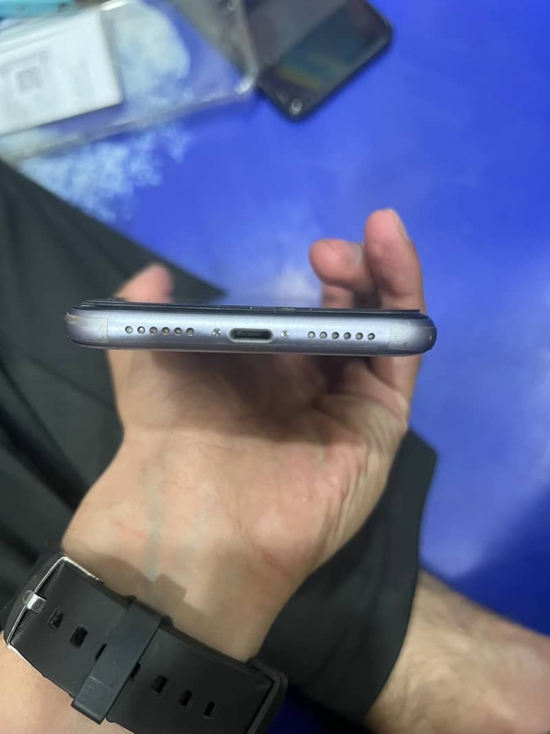 Apple iPhone 11 3