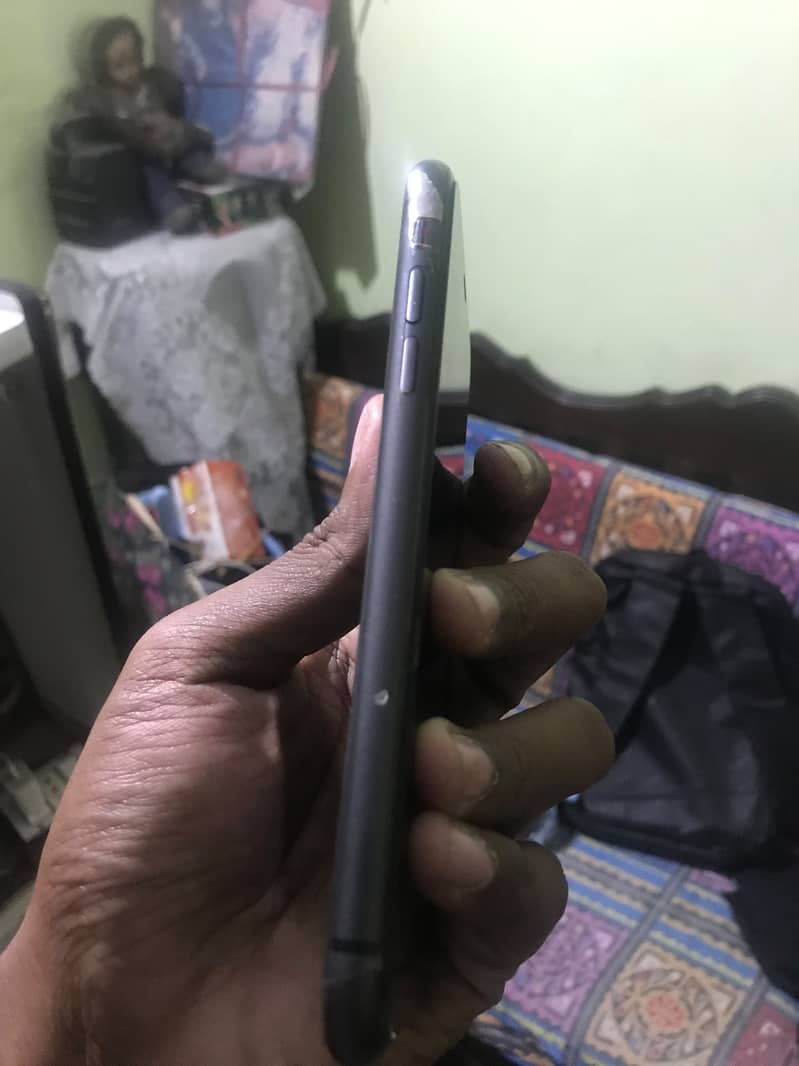 Apple iPhone 11 4