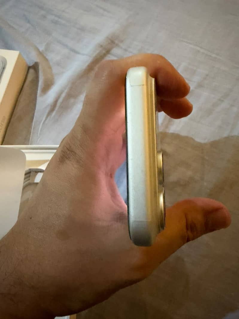 Apple iPhone 17 Pro Max 4