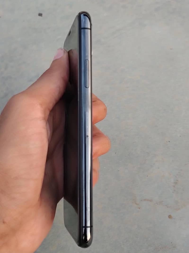 Apple iPhone X 3