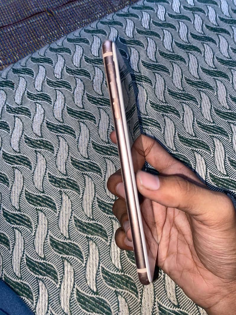 Apple iPhone 8 Plus 3