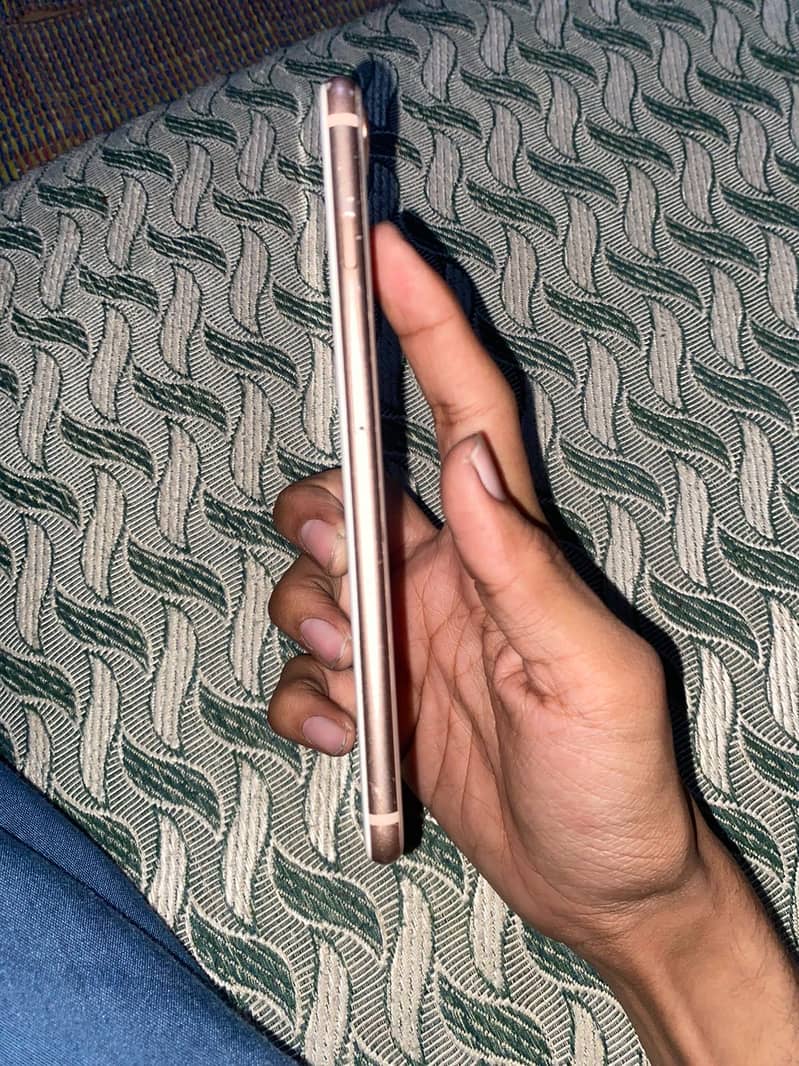 Apple iPhone 8 Plus 4