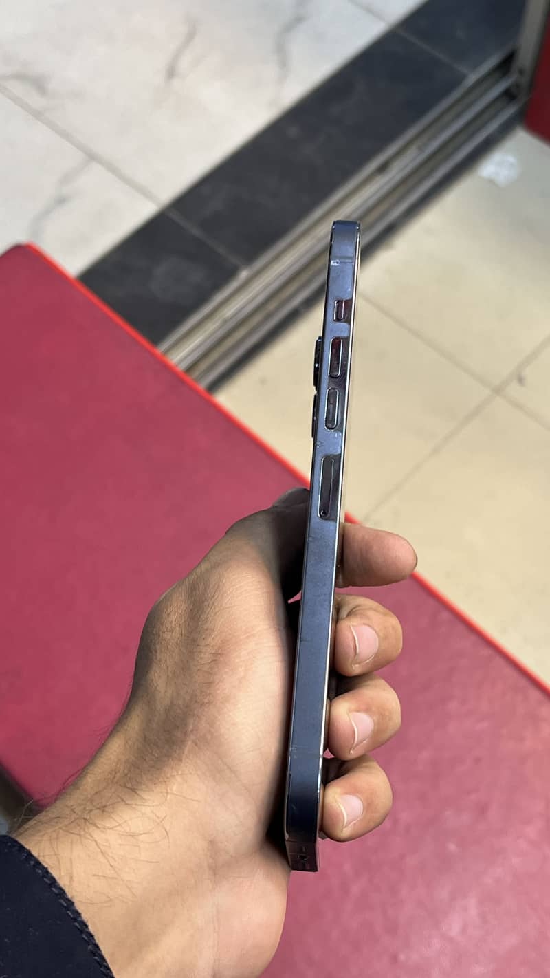 Apple iPhone 13 Pro Max 4