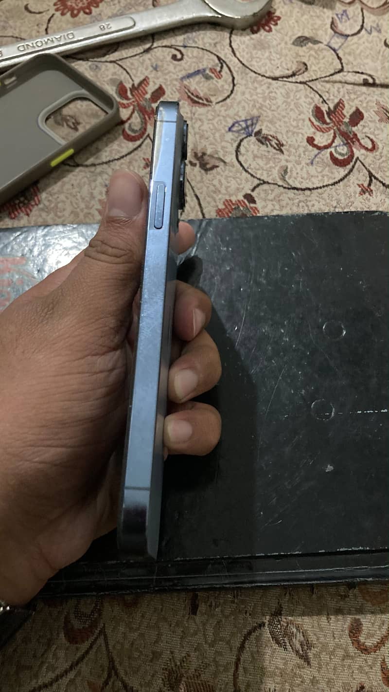 Apple iPhone 13 Pro Max 2
