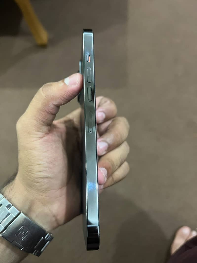 Apple iPhone 13 Pro Max 4