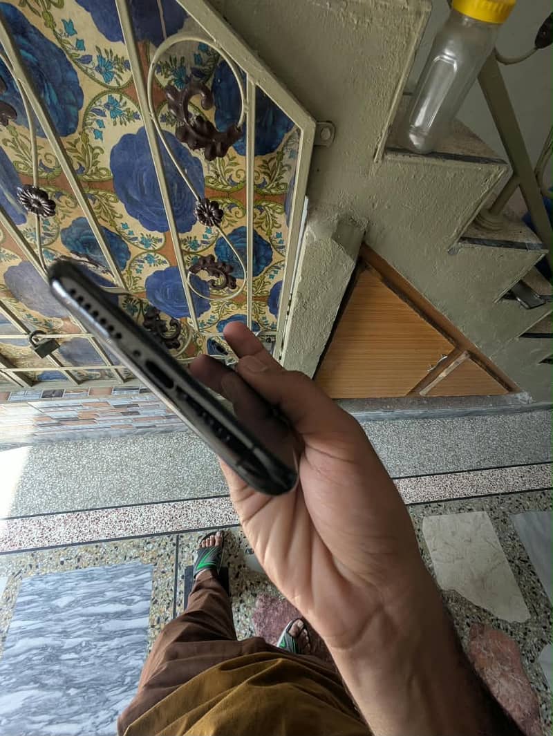 Apple iPhone XS Max 3