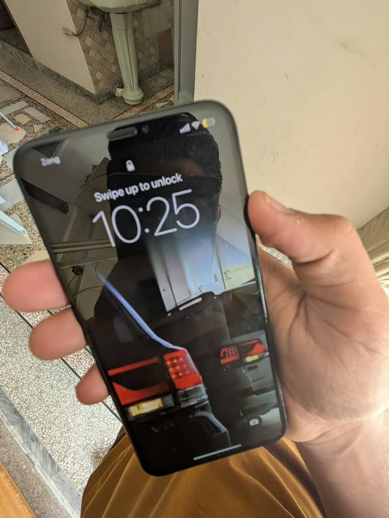 Apple iPhone XS Max 4