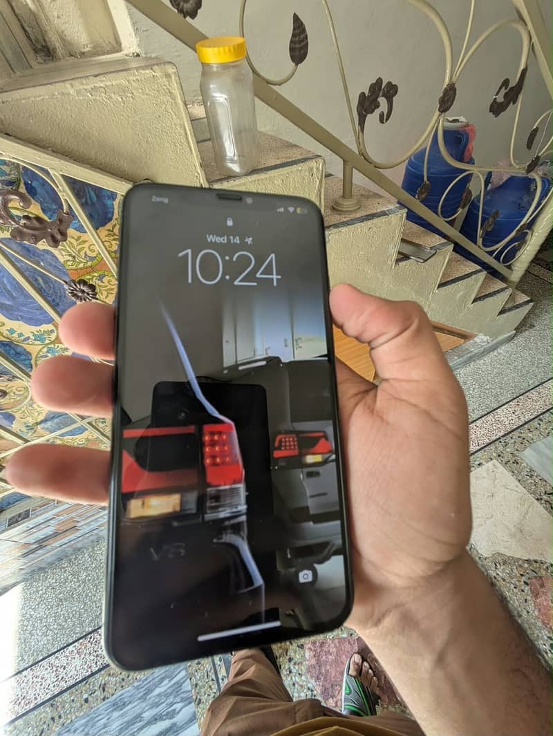 Apple iPhone XS Max 7