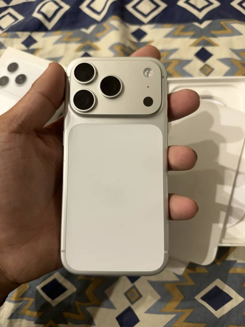 Apple iPhone 17 Pro 0