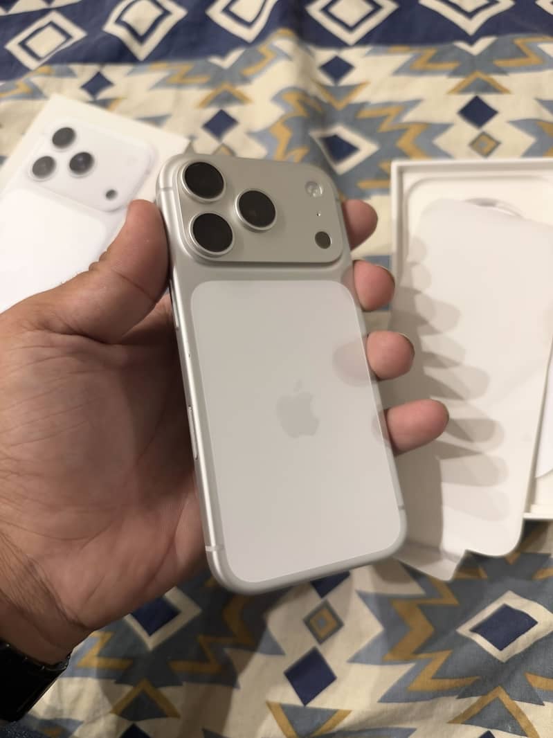 Apple iPhone 17 Pro 1