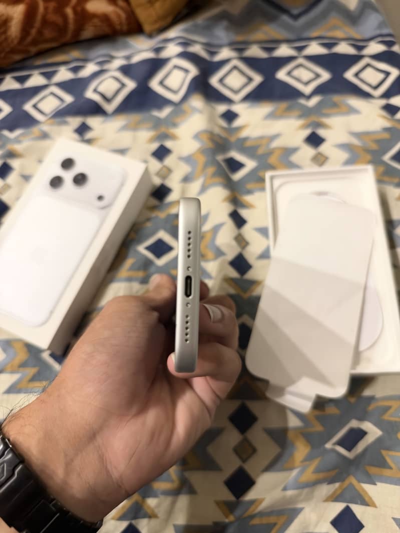 Apple iPhone 17 Pro 3