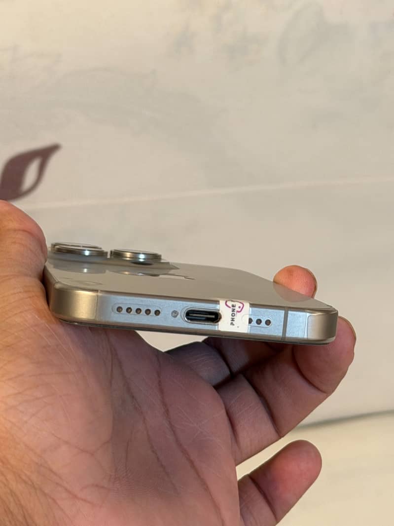 Apple iPhone 15 Pro 2