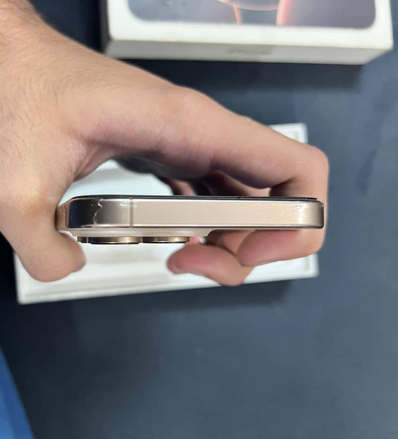 iphone 16 pro max 3