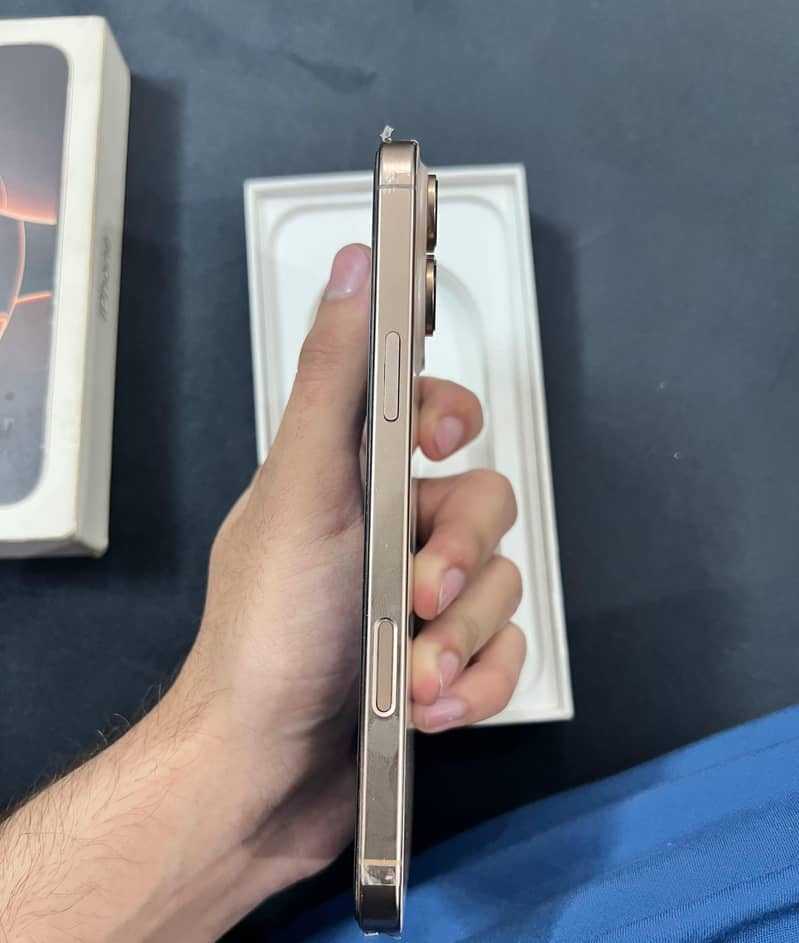 iphone 16 pro max 4