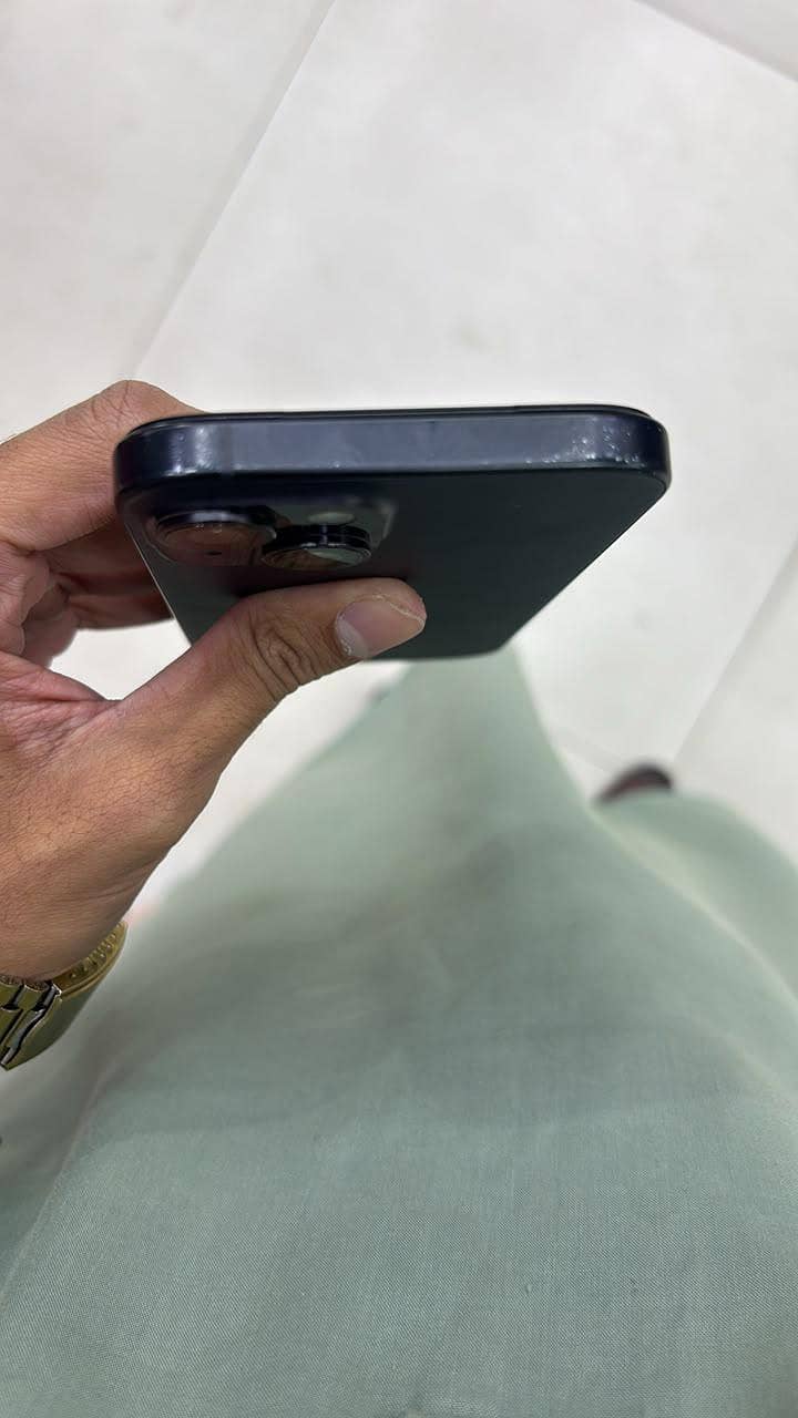 Apple iPhone 15 5