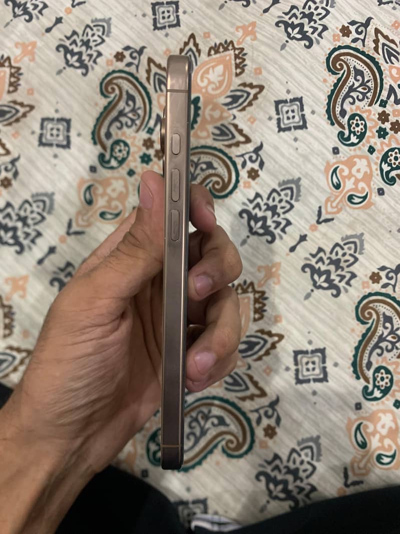 Apple iPhone 16 Pro Max 5