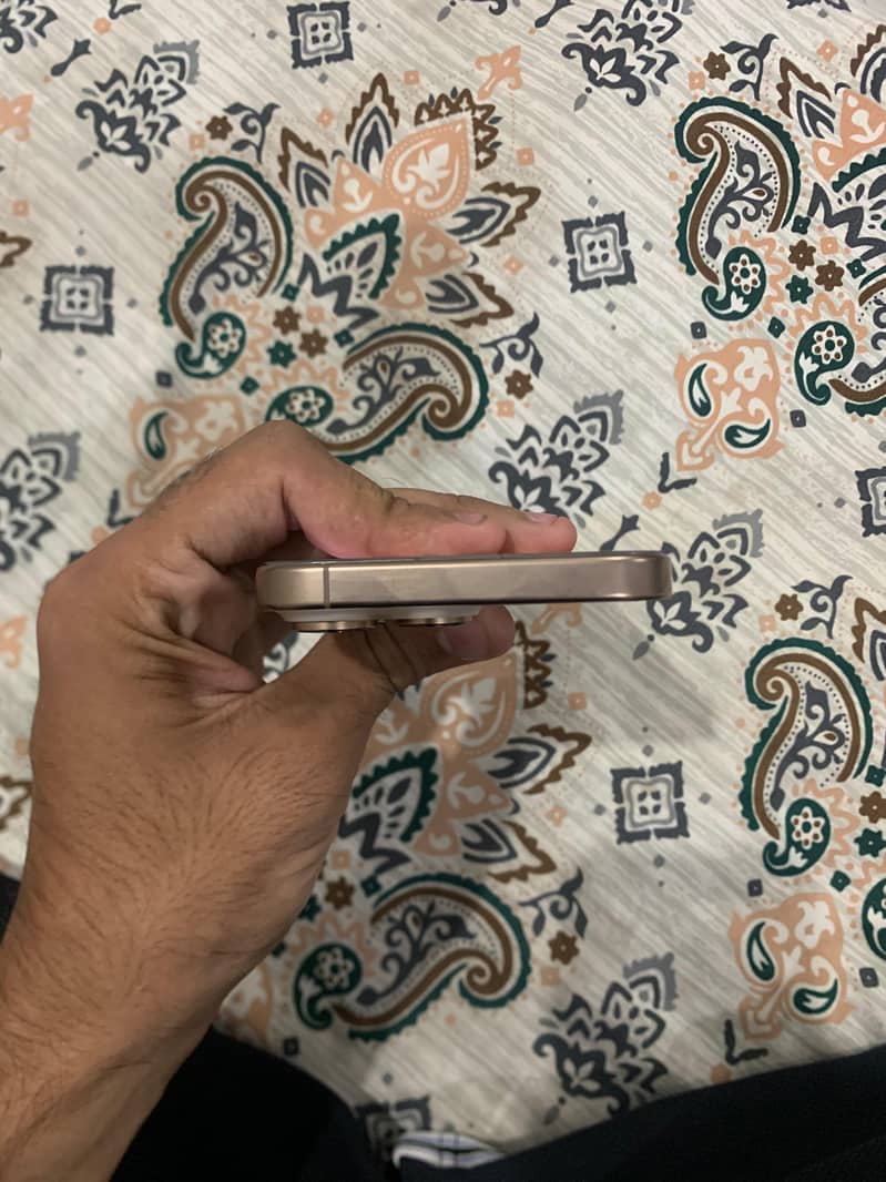 Apple iPhone 16 Pro Max 6