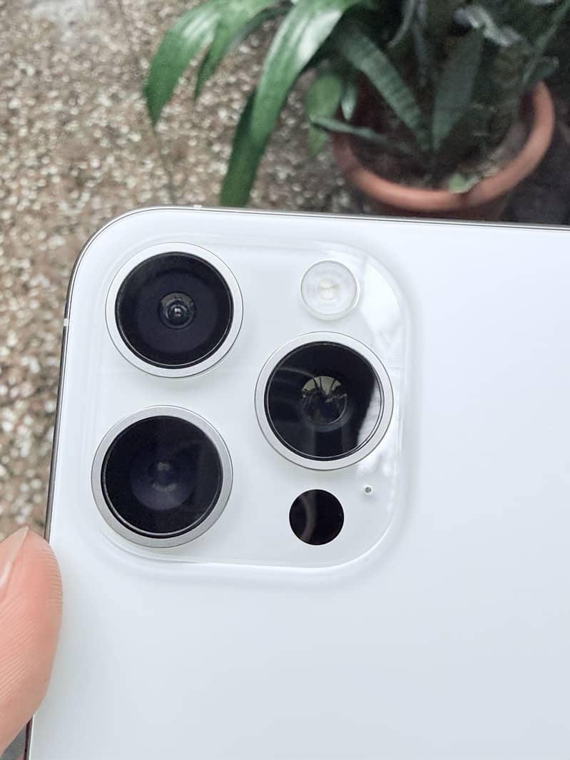 Apple iPhone 15 Pro Max 1