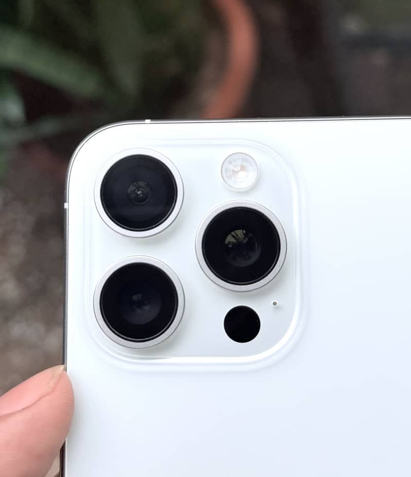 Apple iPhone 15 Pro Max 2