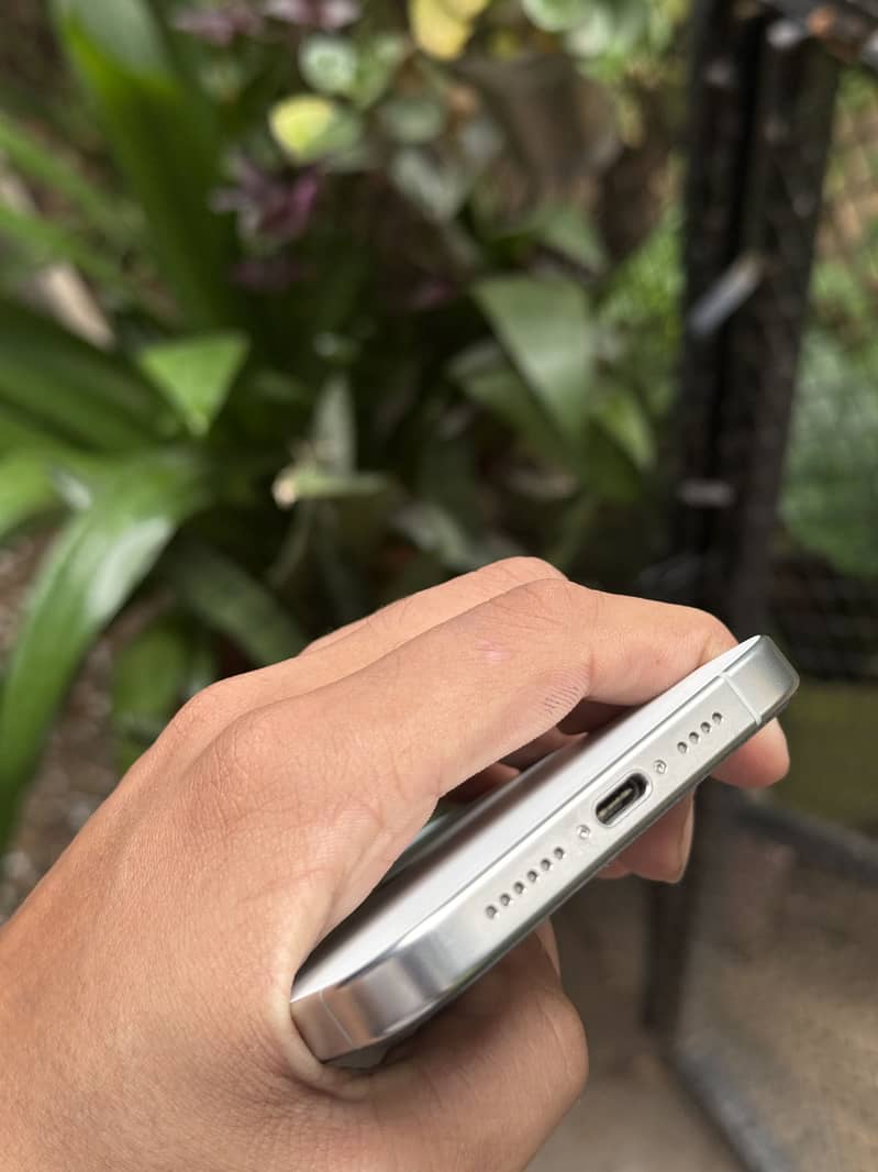 Apple iPhone 15 Pro Max 3