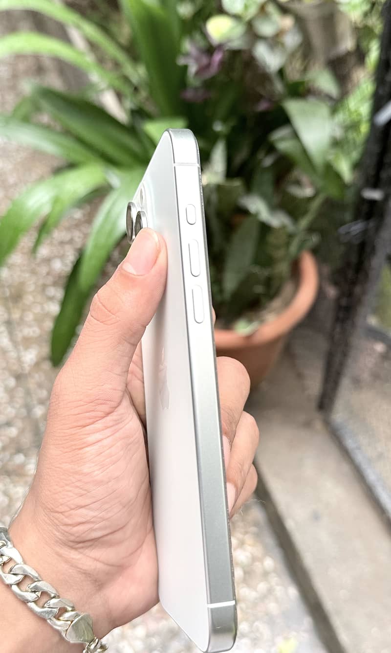 Apple iPhone 15 Pro Max 5