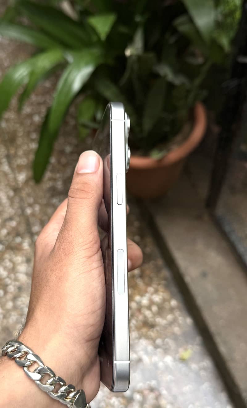 Apple iPhone 15 Pro Max 6