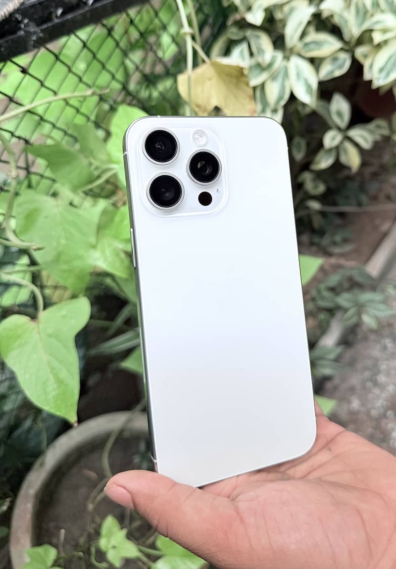 Apple iPhone 15 Pro Max 11
