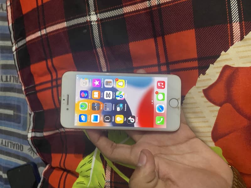 Apple iPhone 7 1