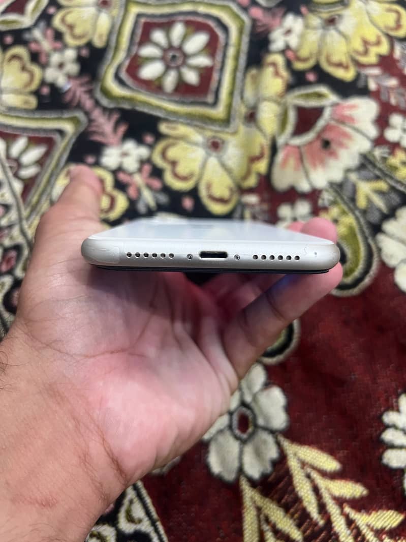 Apple iPhone 11 3