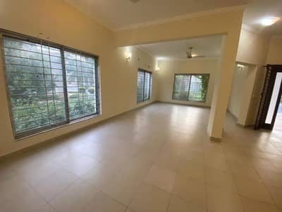 READY TO MOVE 235sq Yd 3 Bed DDL Villas FOR SALE At Precinct-27 Close To Jinnah Avenue And London Bridge