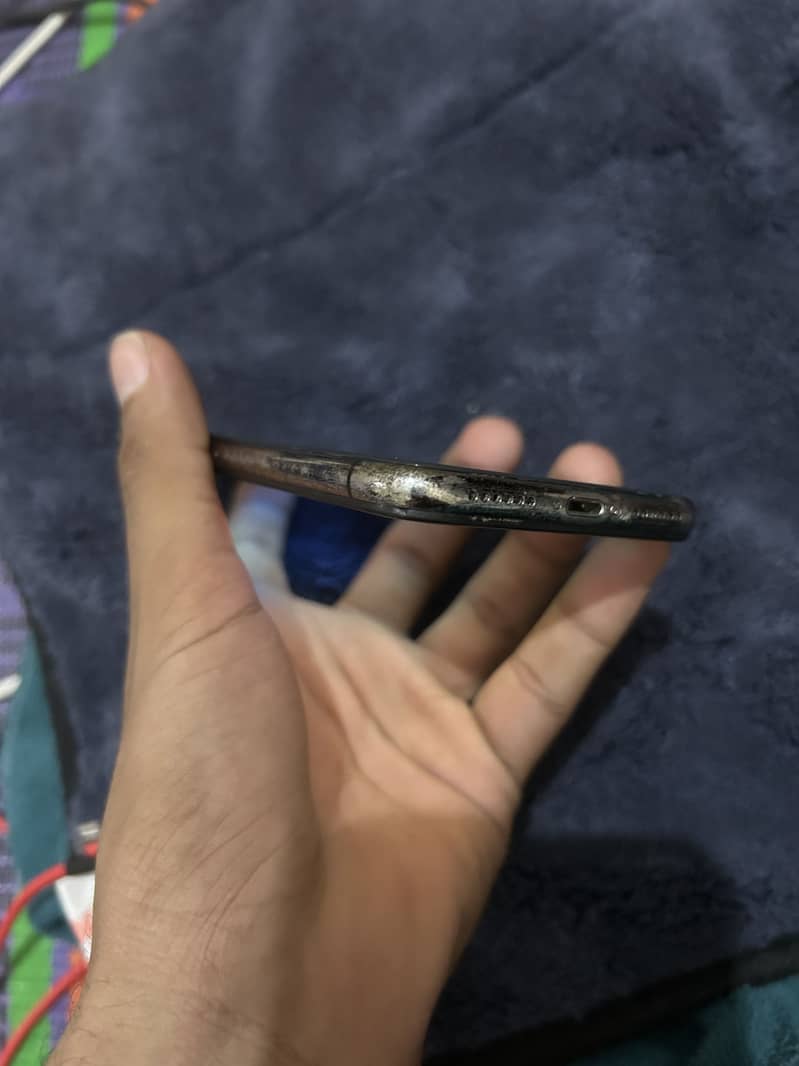 Apple iPhone X 5