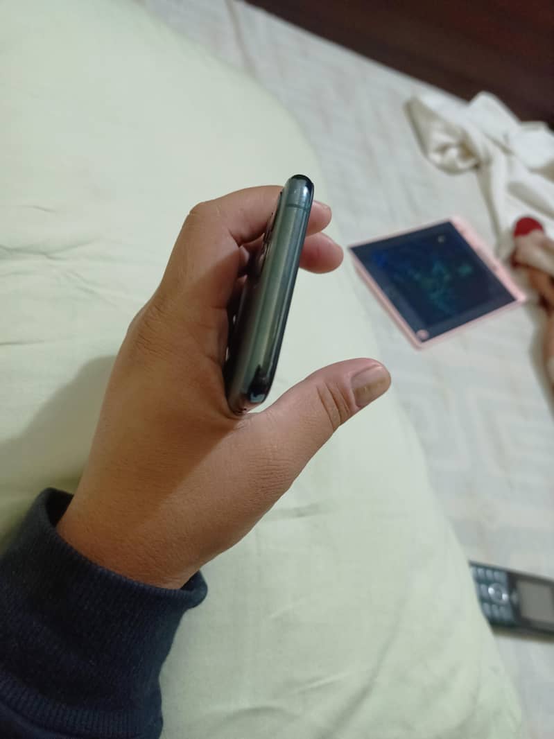 Apple iPhone 11 Pro 6