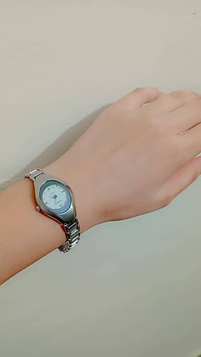 omax silver quartz wristwatch