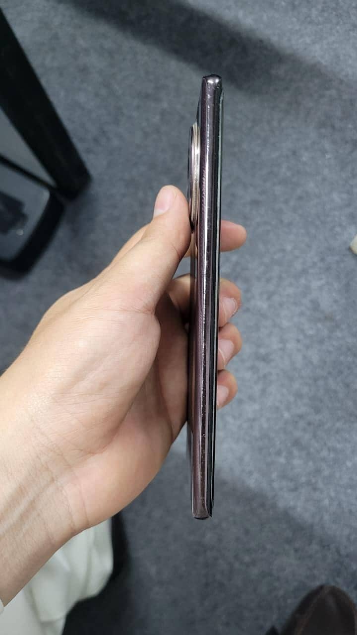 Vivo V30e 5