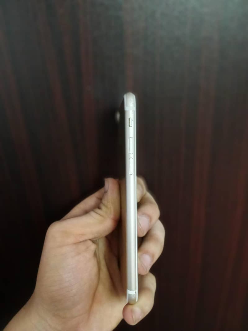 Apple iPhone 7 4