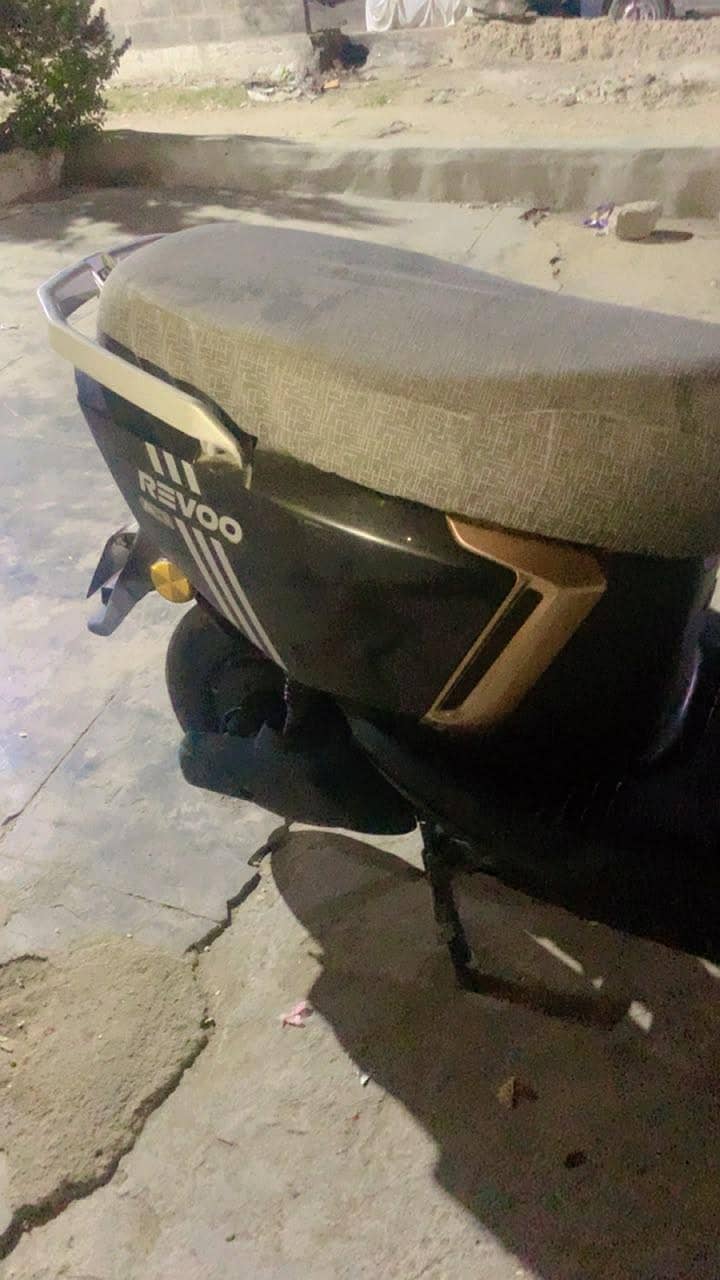 Revoo 12 2