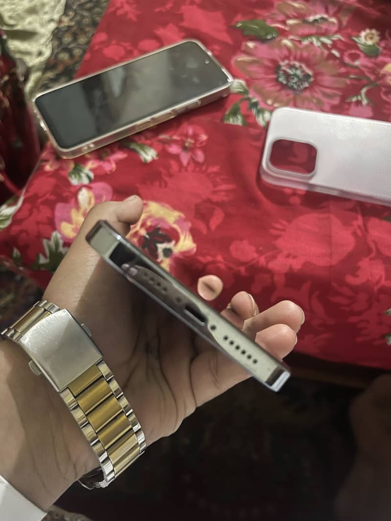 Apple iPhone 13 Pro Max 2