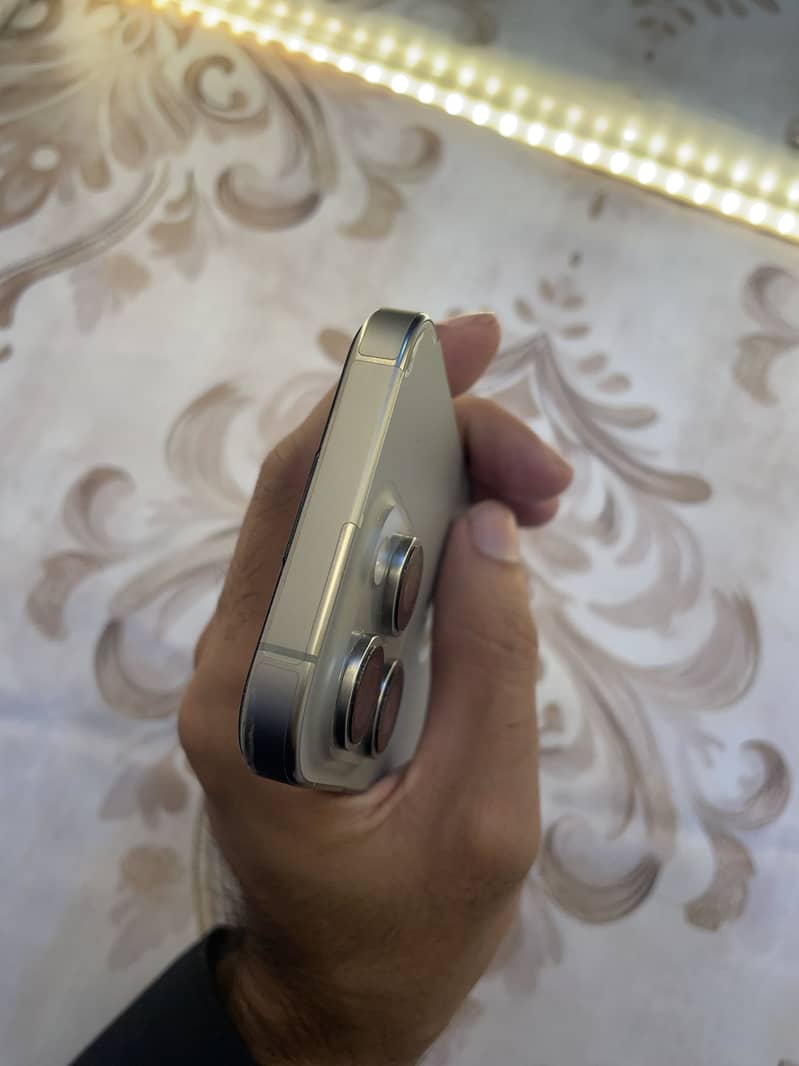 Apple iPhone 16 Pro 1