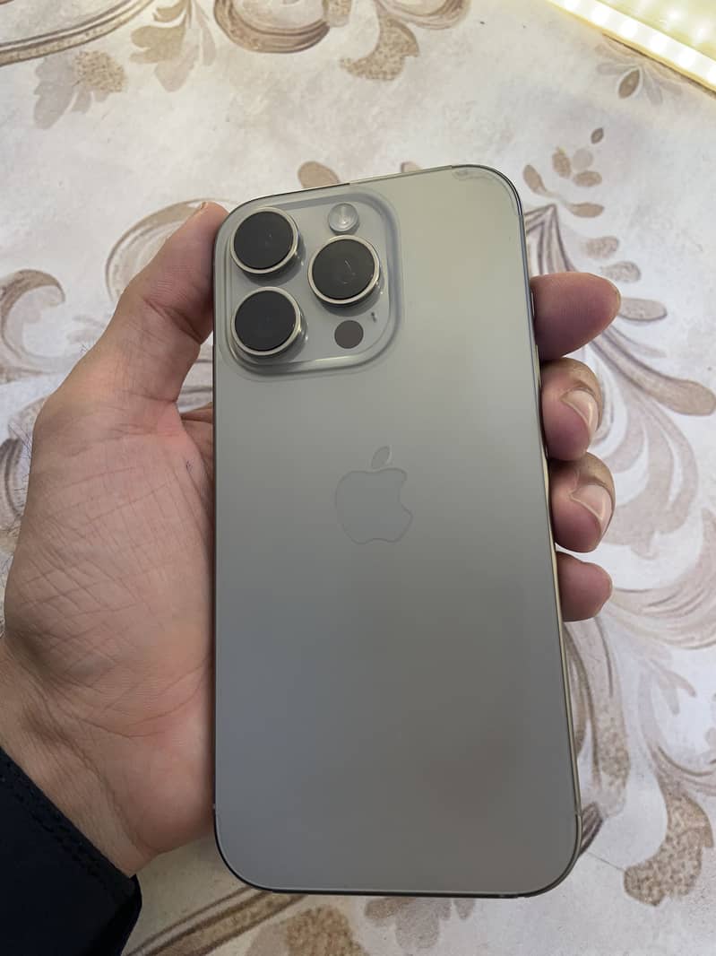 Apple iPhone 16 Pro 3