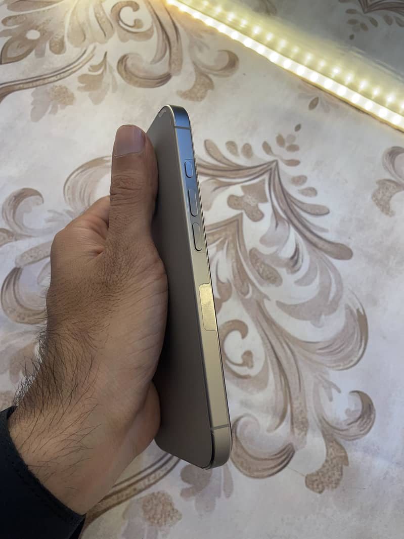 Apple iPhone 16 Pro 4