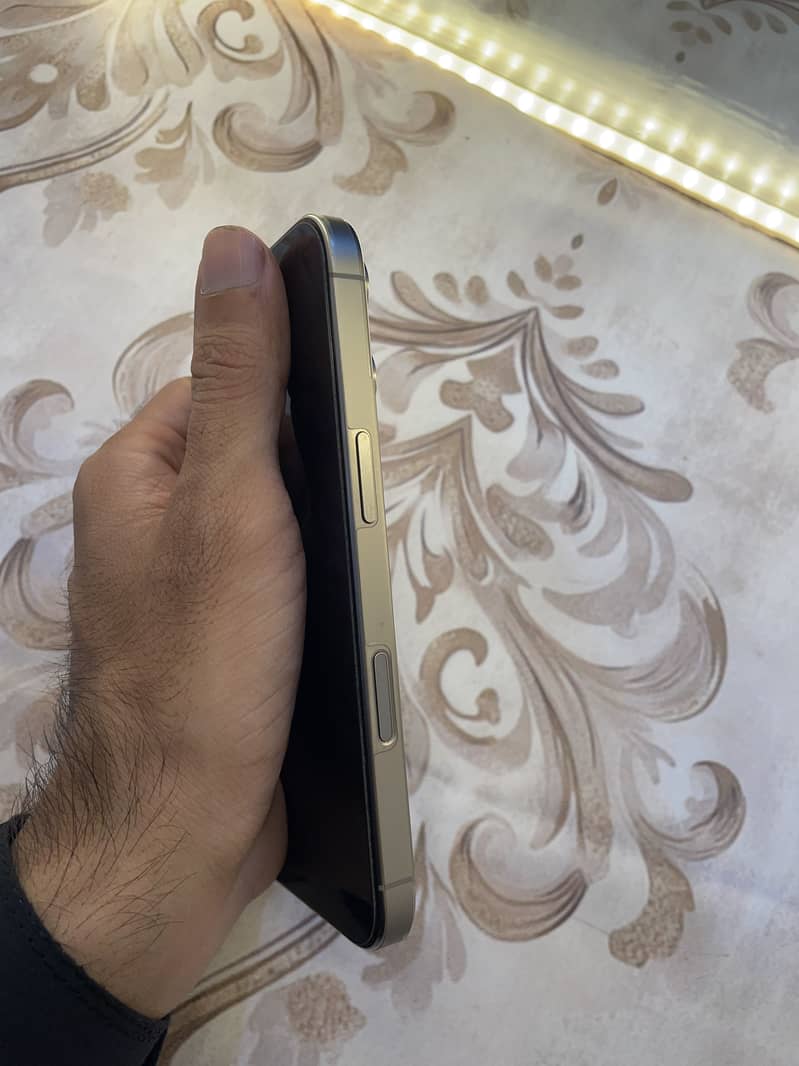 Apple iPhone 16 Pro 5